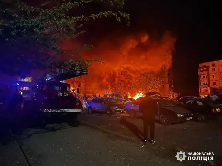 Ночная атака россиян, в Умани ракета попала в девятиэтажку — 429-е утро войны