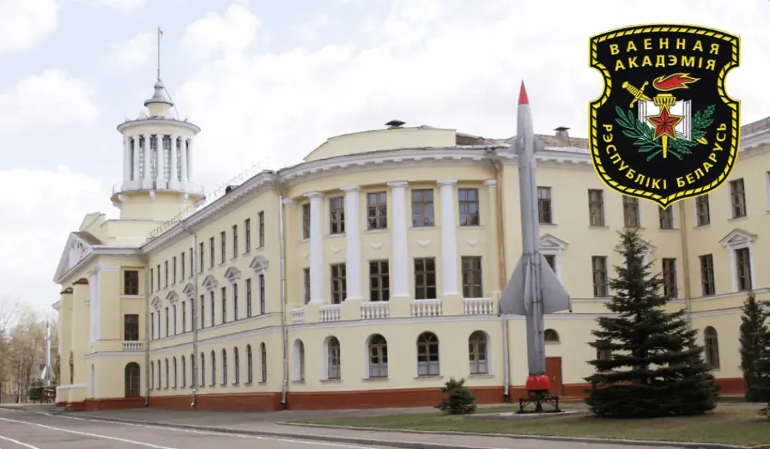 Толпы в милицию и IT, на учителей не идут: куда подают документы абитуриенты
