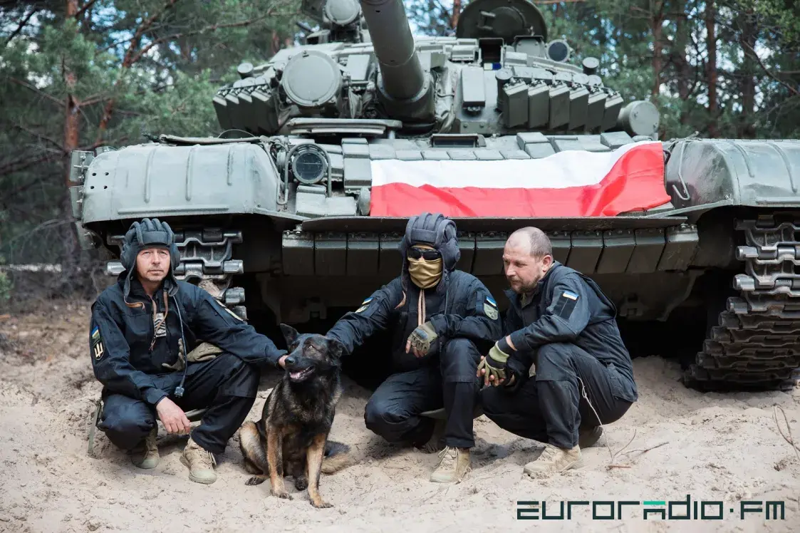 Залужны паказаў танкі, якія Украіна атрымала з Польшчы і Чэхіі