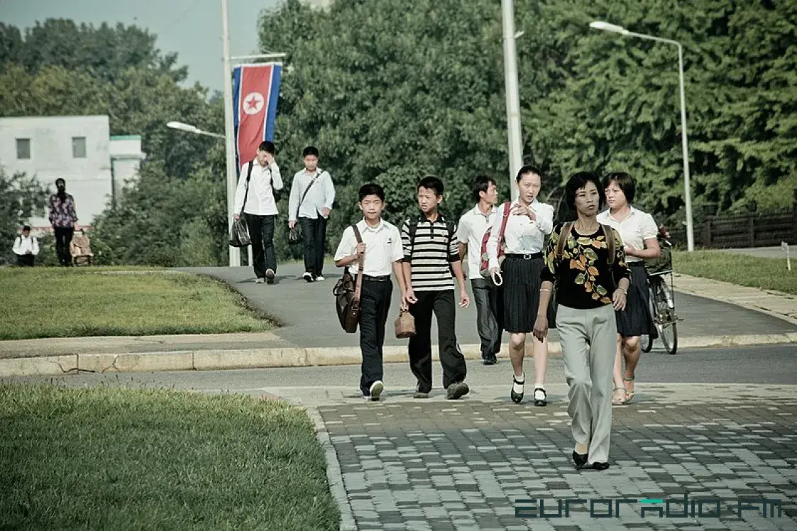 Их нравы: почему все так любили королеву Елизавету II и любят Галадриэль?