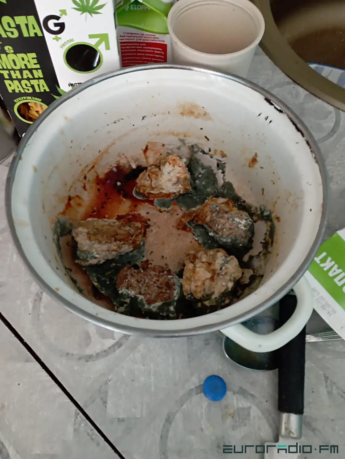 Беларускі пісьменнік вярнуўся ў Бучу: забралі дрыль, змяшальнік, пусцілі галубоў