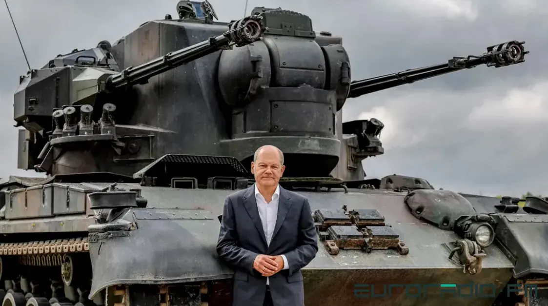 Канцлер Германіі залез на "Гепарда", які перадаюць Украіне