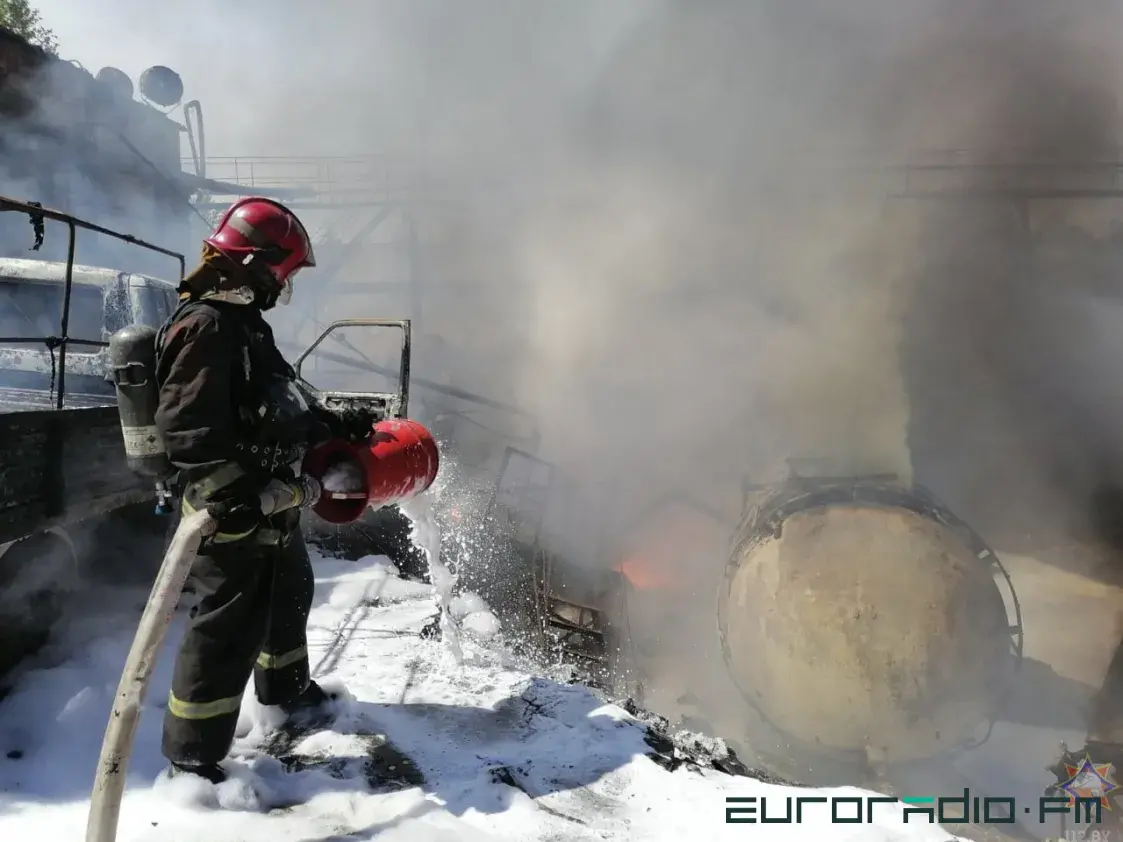 Віцебскія ратавальнікі пагасілі пажар на сховішчы мазуты