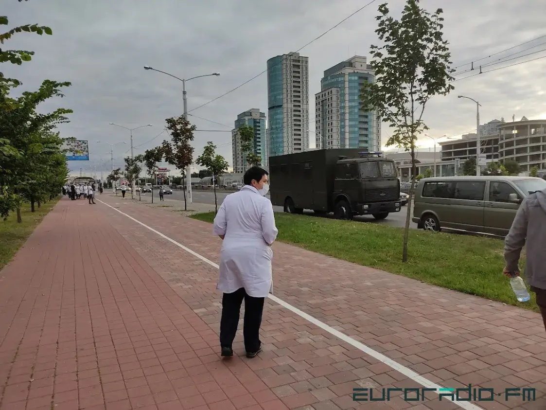 Переработки и принуждение к труду: проблемы медиков в Беларуси. Исследование