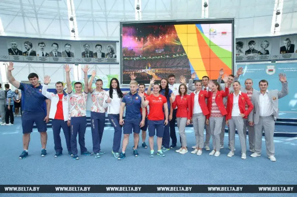 Відэа, як Лукашэнку паказвалі новую беларускую алімпійскую форму