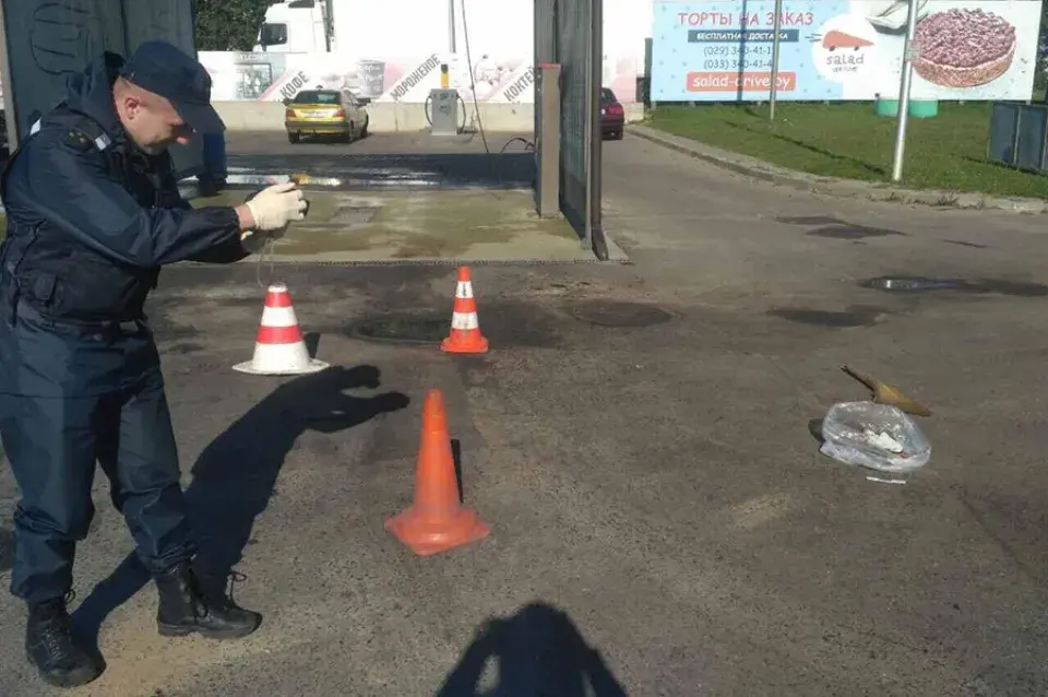 У Мінску на аўтазапраўцы BMW наехаў на работніцу аўтамыйкі