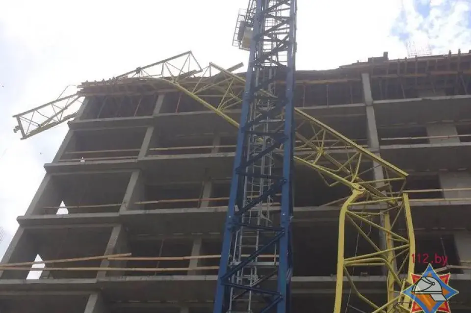 Стала вядомая прычына падзення вежавага крана ў Мінску (фота)