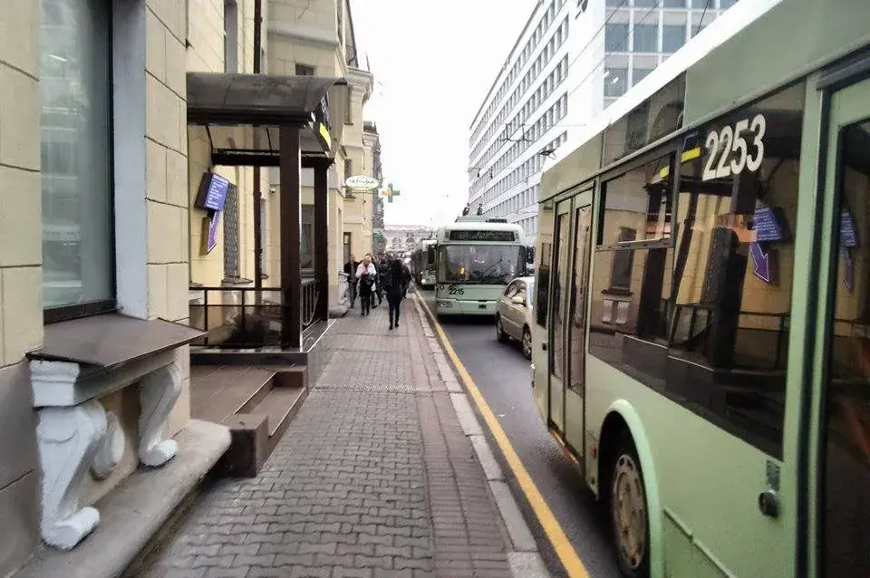 ДТЗ на скрыжаванні Свярдлова і Ленінградскай у Мінску — утварыўся затор (фота)