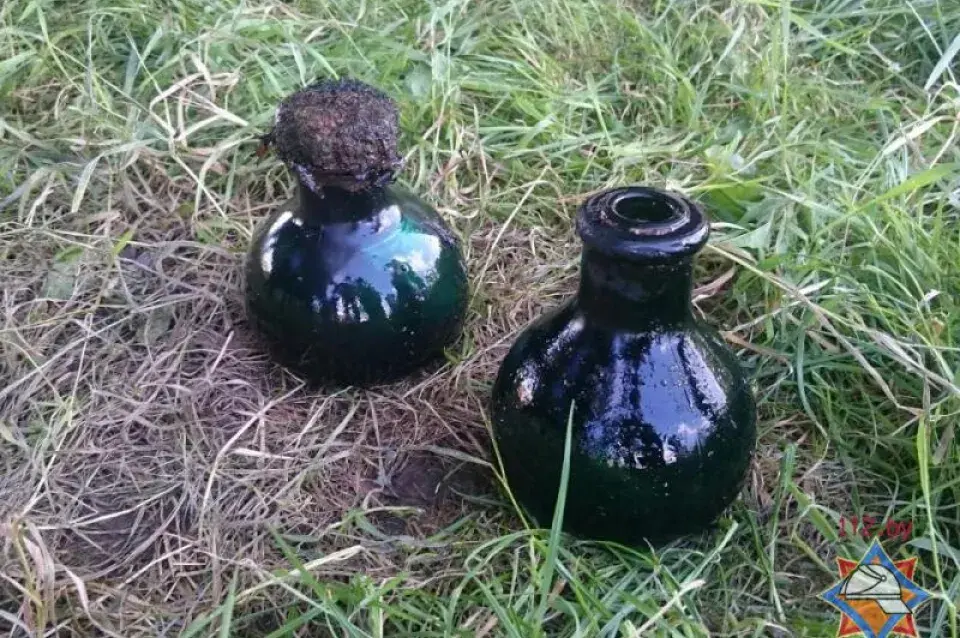 У Камянецкім раёне на дне ракі знайшлі дзве ёмістасці з ртуццю (фота)