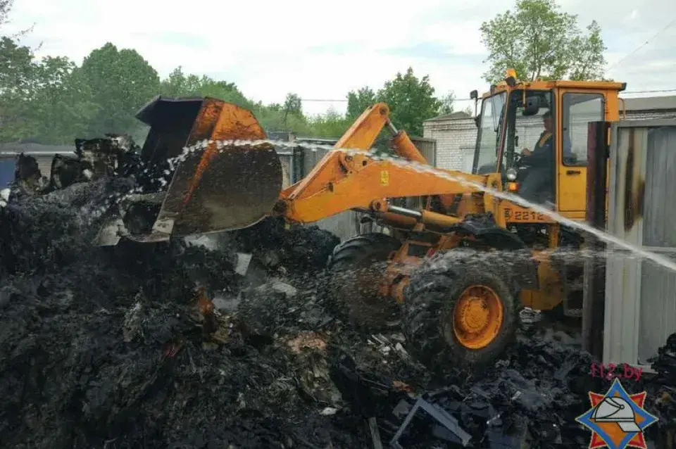 Фота і відэа з пажару на складзе пластмасы ў Мінску