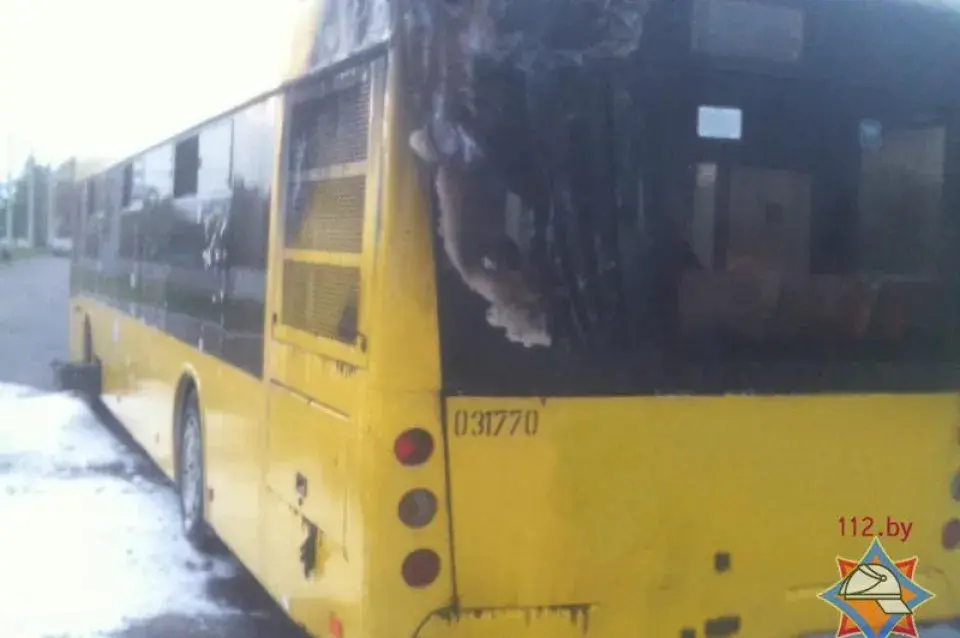 У Мінску гарэў гарадскі аўтобус (фота)