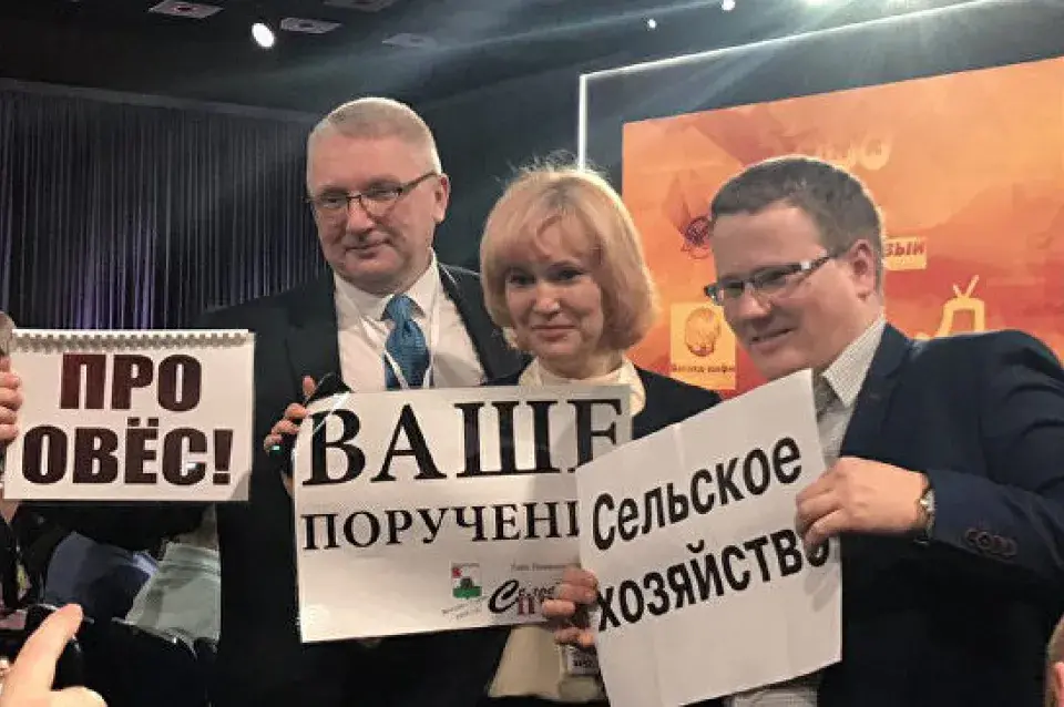 Плакаты на прэс-канферэнцыі расійскага прэзідэнта: “Пуцін бабай” і іншыя (фота)