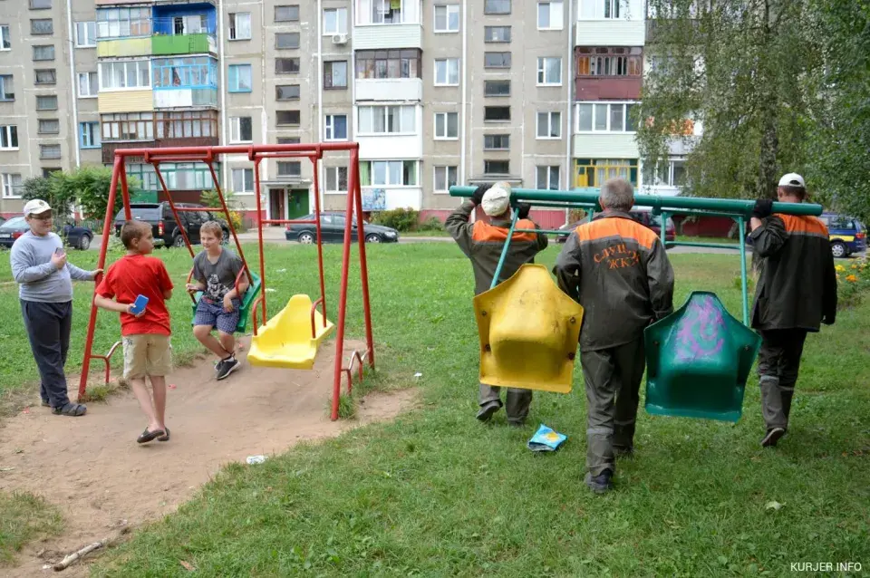 У Слуцку абрынуліся арэлі, пацярпелі дзве 9-гадовыя дзяўчынкі
