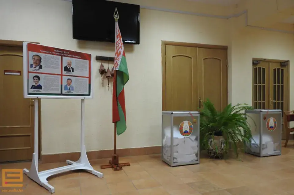 876 супраць 94: параўноўваем стосы з галасамі за Лукашэнку і за Караткевіч