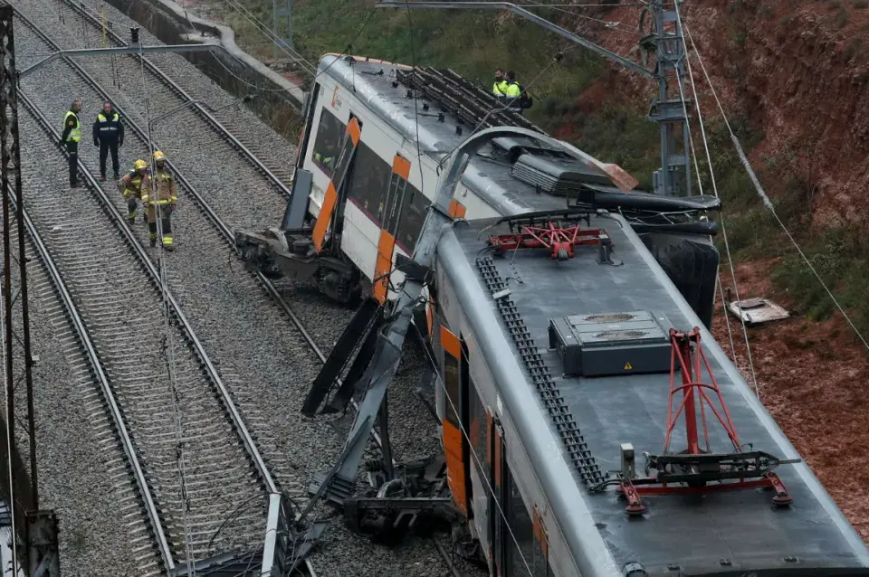 У Каталоніі апоўзень стаў прычынай сыходу з рэек пасажырскага цягніка