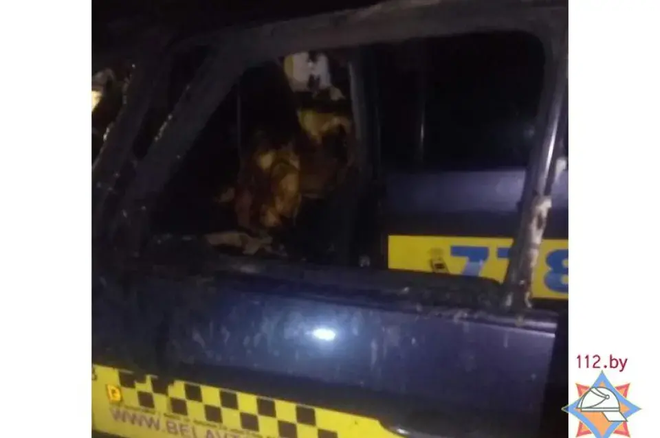 У Мінску ўначы невядомы падпаліў таксоўку (фота)