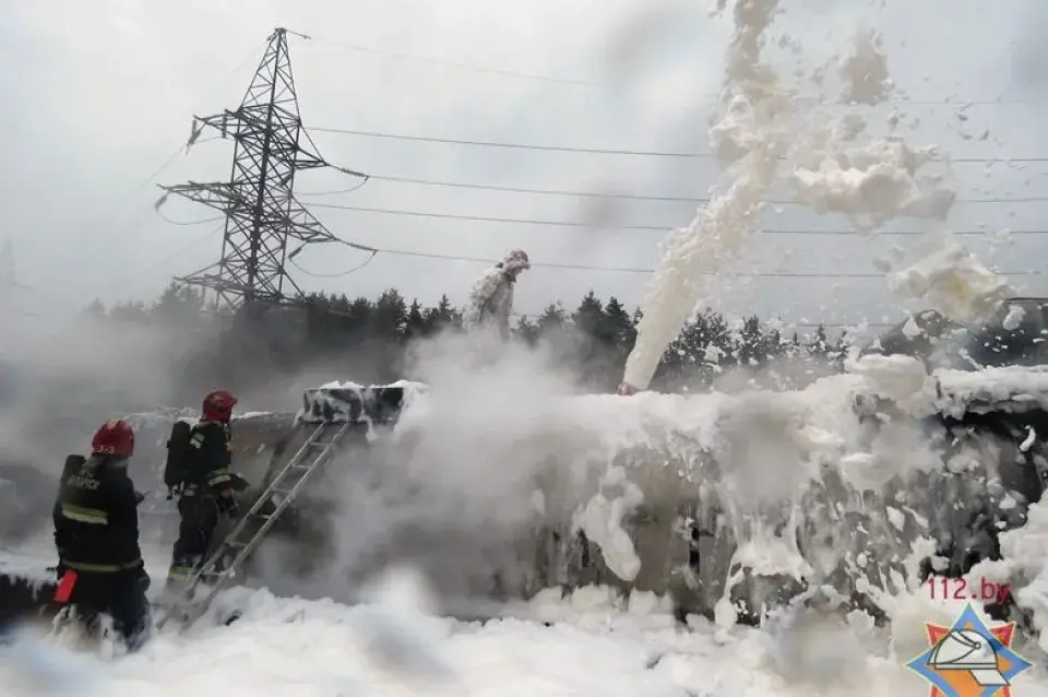У Мінску на Жылуновіча гарэў бітум на плошчы 150 квадратных метраў (відэа)