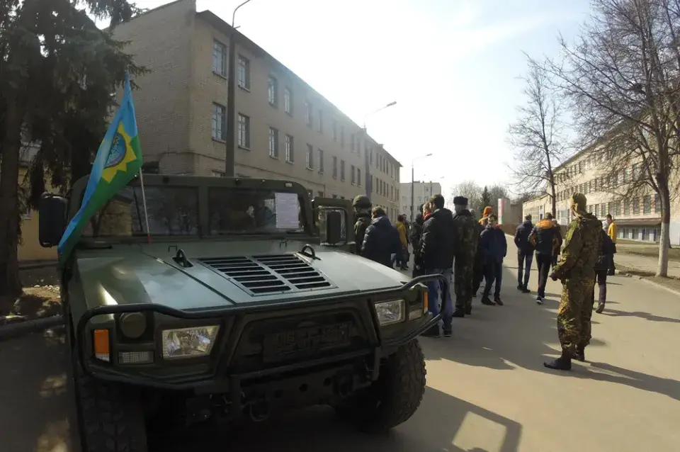 Як у Ваеннай акадэміі ўжываюцца патрыёты Беларусі і “рускі мір” (фота)