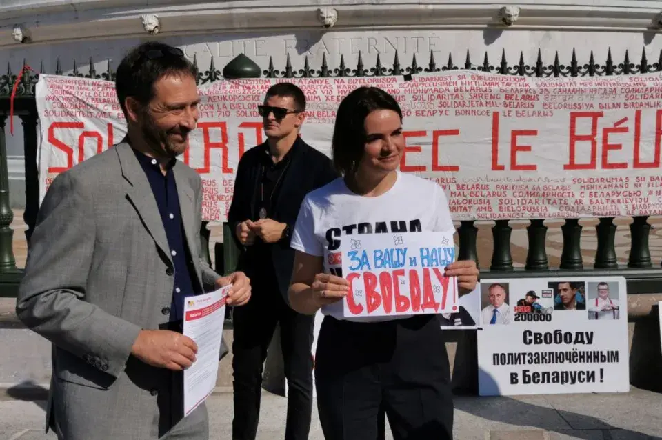 Святлана Ціханоўская сустрэлася ў Парыжы з беларусамі Францыі