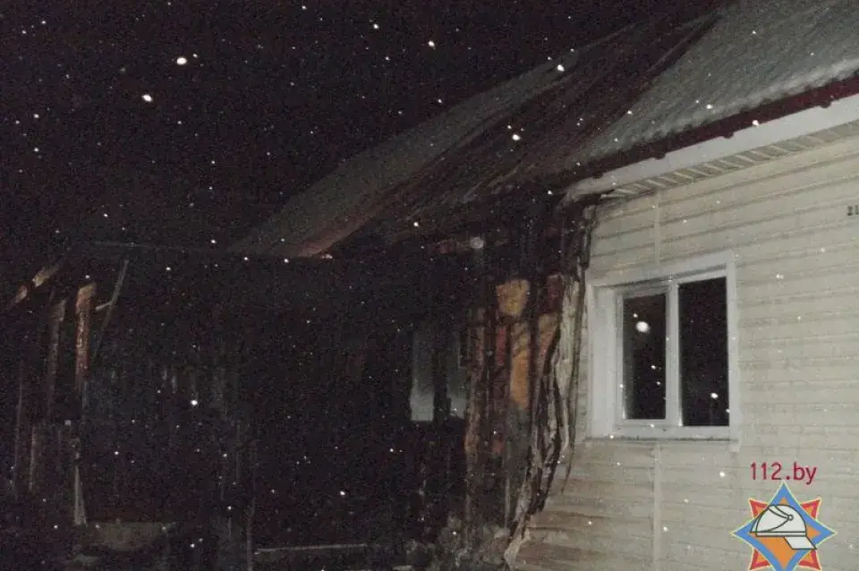 У Капылі мужчына выратаваў на пажары сям’ю (фота)