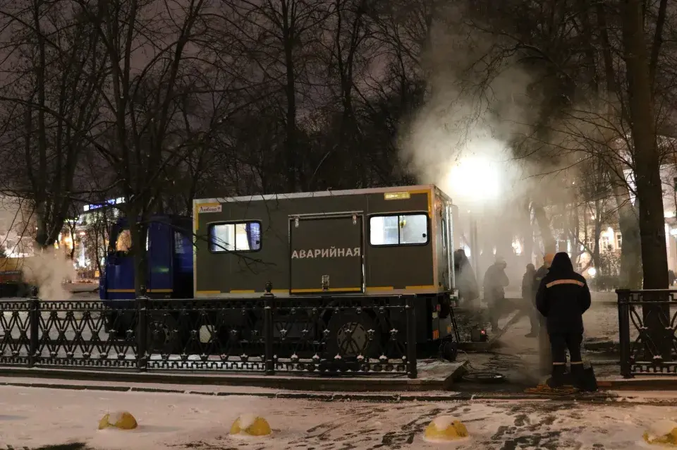 У цэнтры Мінска ліквідавалі наступствы пашкоджання трубаправода (фота)