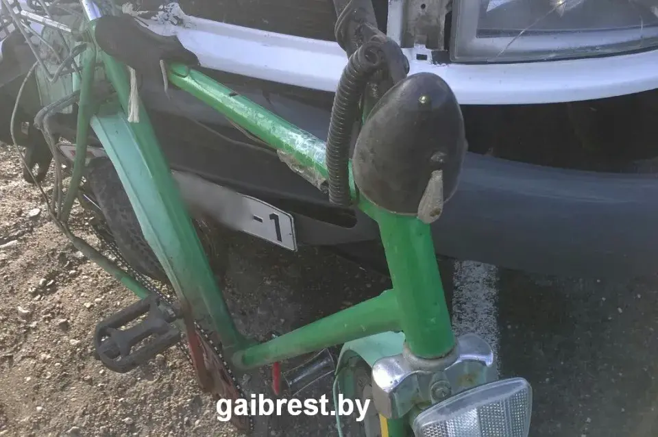 У Жабінкаўскім раёне пад коламі мікрааўтобуса загінуў 25-гадовы раварыст