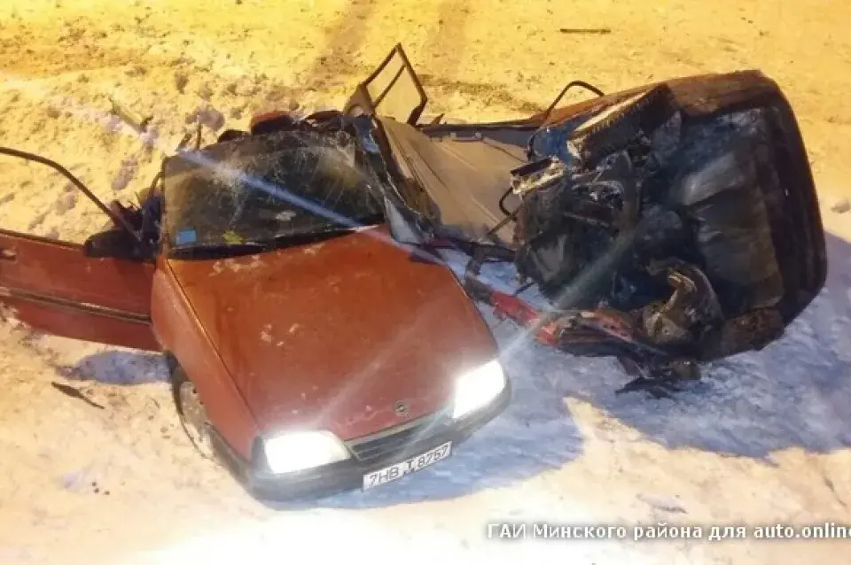У Мінскім раёне Opel разарвала на часткі, пасажырка загінула, кіроўца ўцёк
