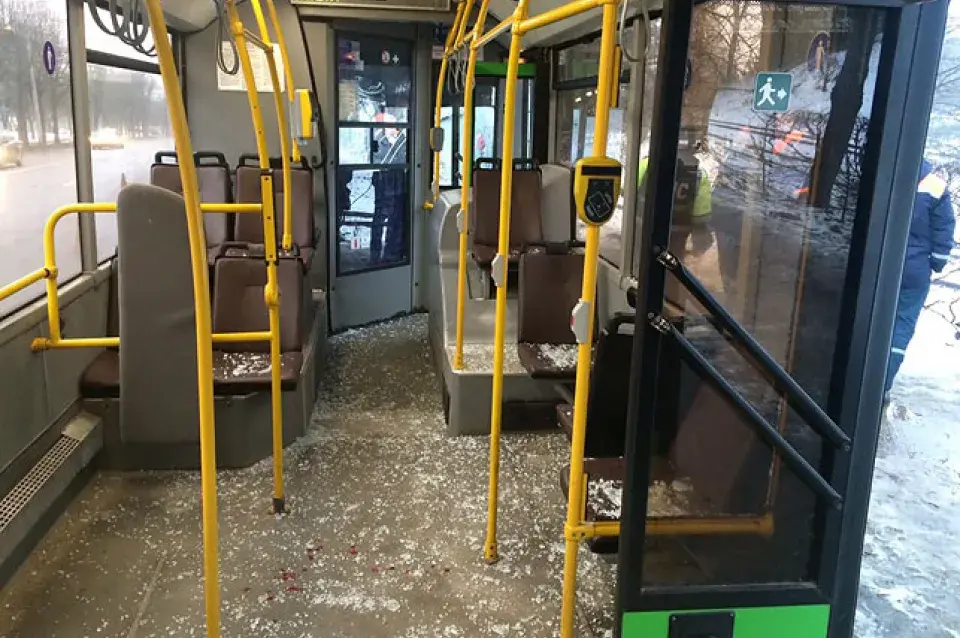Пры аварыі з рэйсавым аўтобусам у Мінску шпіталізаваныя шэсць чалавек (фота)