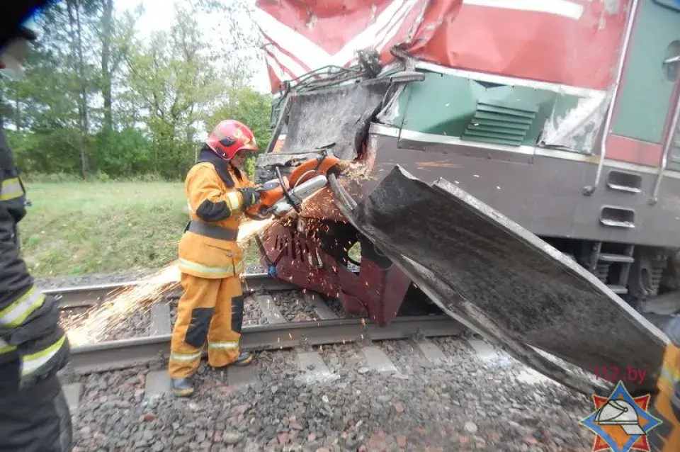 Кіроўца грузавіка з буракамі, які трапіў пад цягнік, ехаў на чырвонае святло