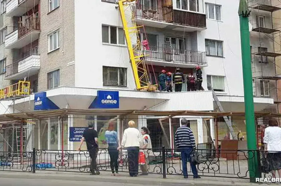 У Брэсце з вышыні сарвалася будаўнічая люлька, у якой былі тры чалавекі