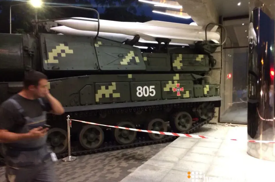 У Кіеве “Бук” пасля рэпетыцыі параду пратараніў будынак бізнэс-цэнтра