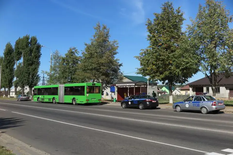 У Баранавічах п'яны пасажыр адчыніў дзверы і выскачыў з аўтобуса (фота)