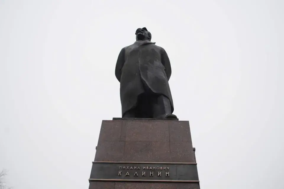 Адмыты Калiнiн: у Мінску адкрылi помнік пасля рэканструкцыi за $60 тысяч (фота)