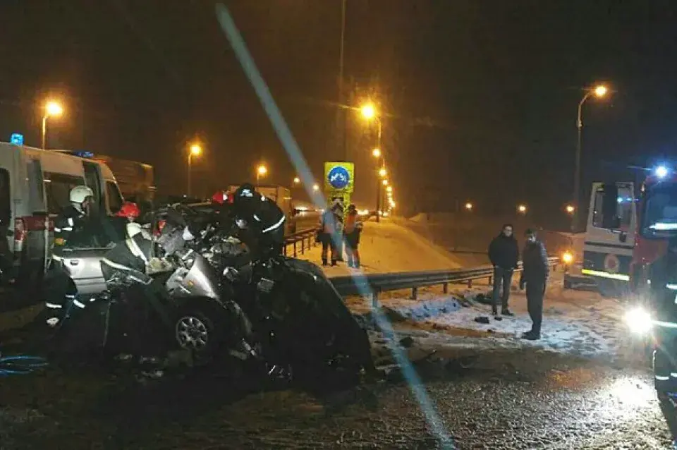 На МКАД Audi разбілася аб дарожную агароджу (фота)