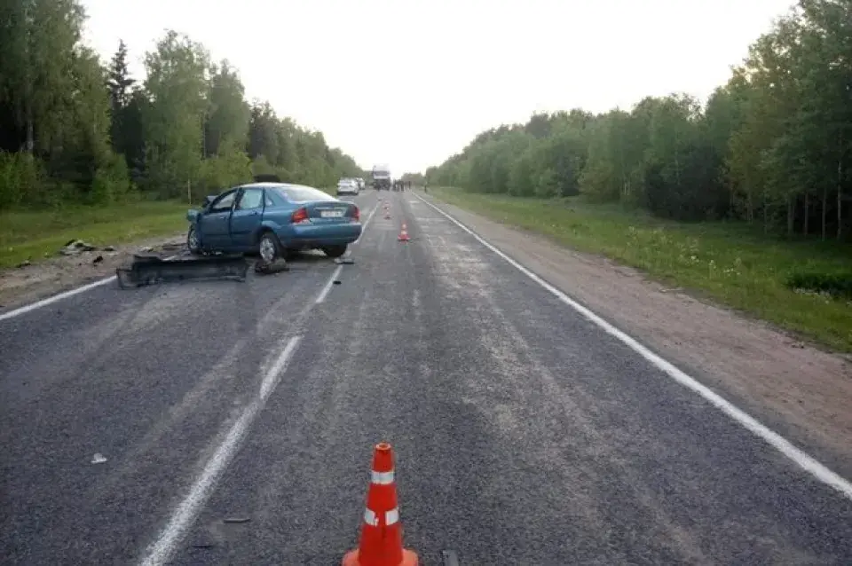 У Клецкім раёне сутыкнуліся "Форд" і "Мазда", загінула дзяўчынка