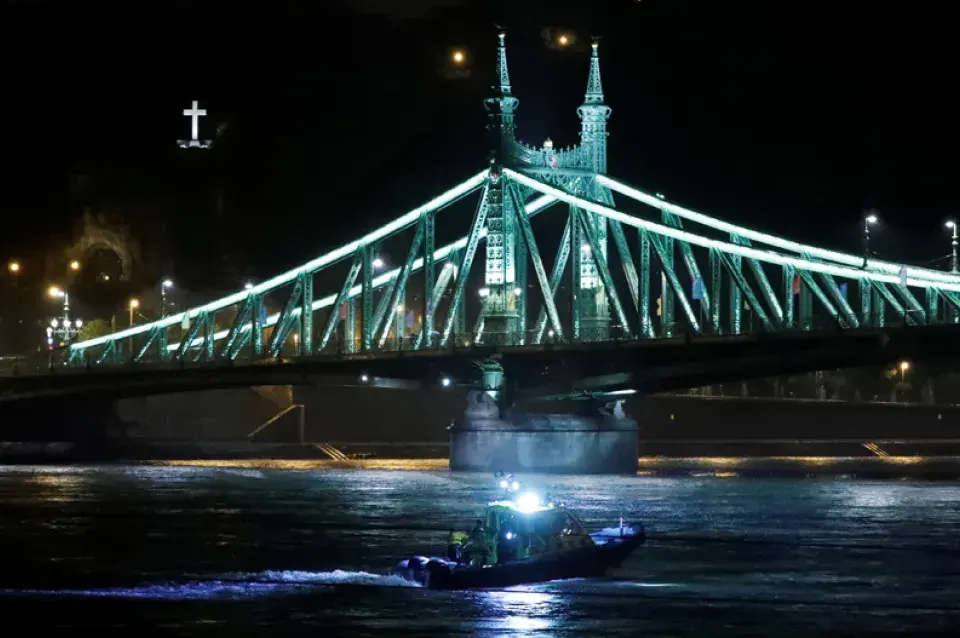 Катар з турыстамі перакуліўся ў Будапешце, загінулі сем чалавек