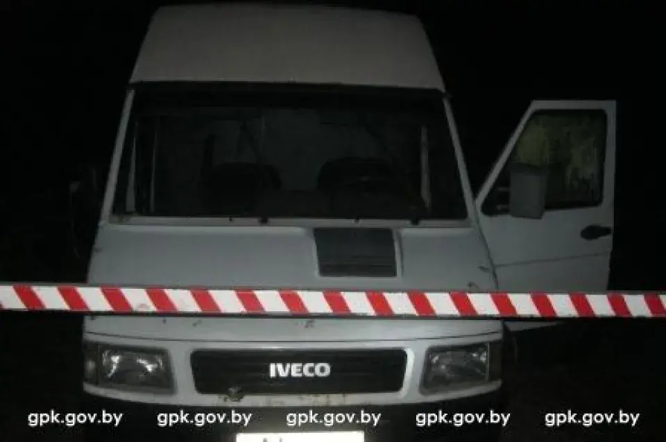 У Столінскім раёне памежнікі абстралялі мікрааўтобус кантрабандыстаў (фота)