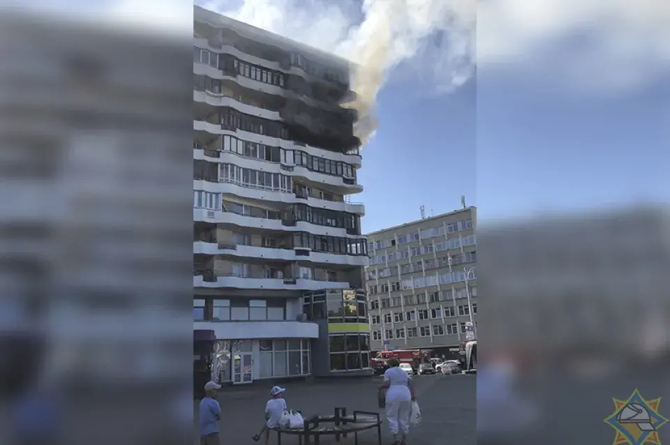 Пажар у цэнтры Мінска тушылі дзевяць ратавальніцкіх машынаў