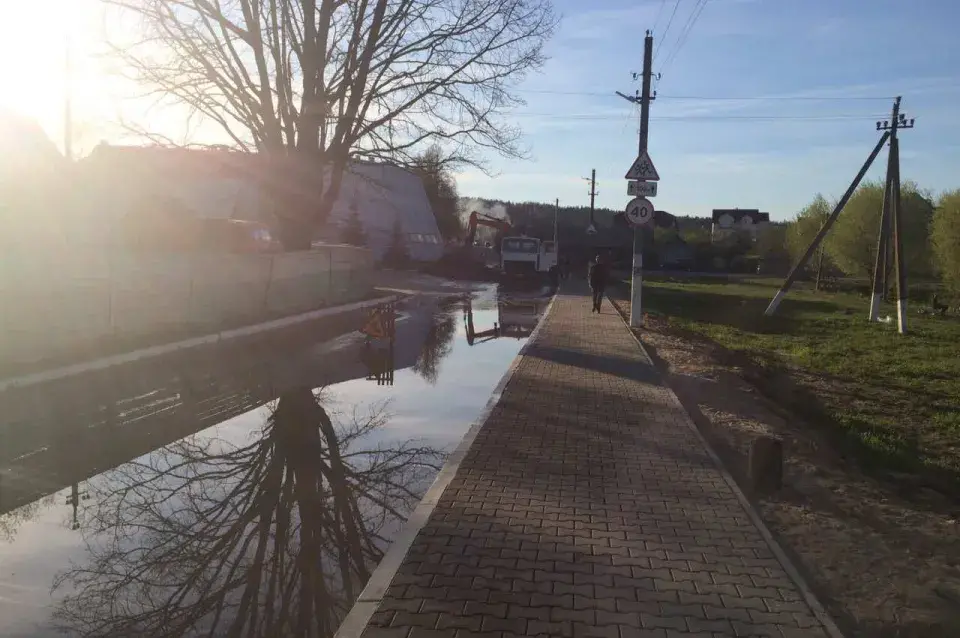 У Лагойску ліквідавалі наступствы аварыі, халодная вада з’явілася ў жылых дамах