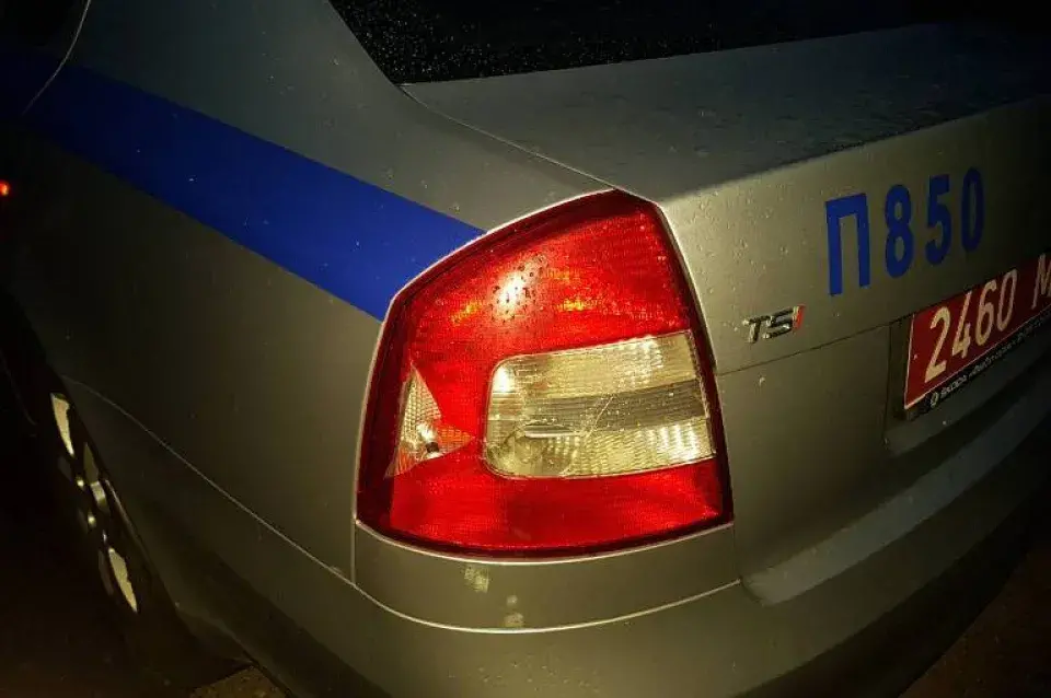 У Заслаўі п'яны школьнік на матацыкле пашкодзіў аўтамабіль ДАІ (фота)