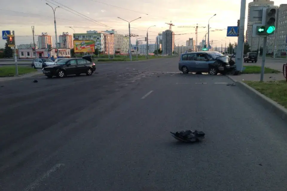 У Мінску ў аўтааварыі з удзелам таксі пацярпеў пенсіянер (фота)