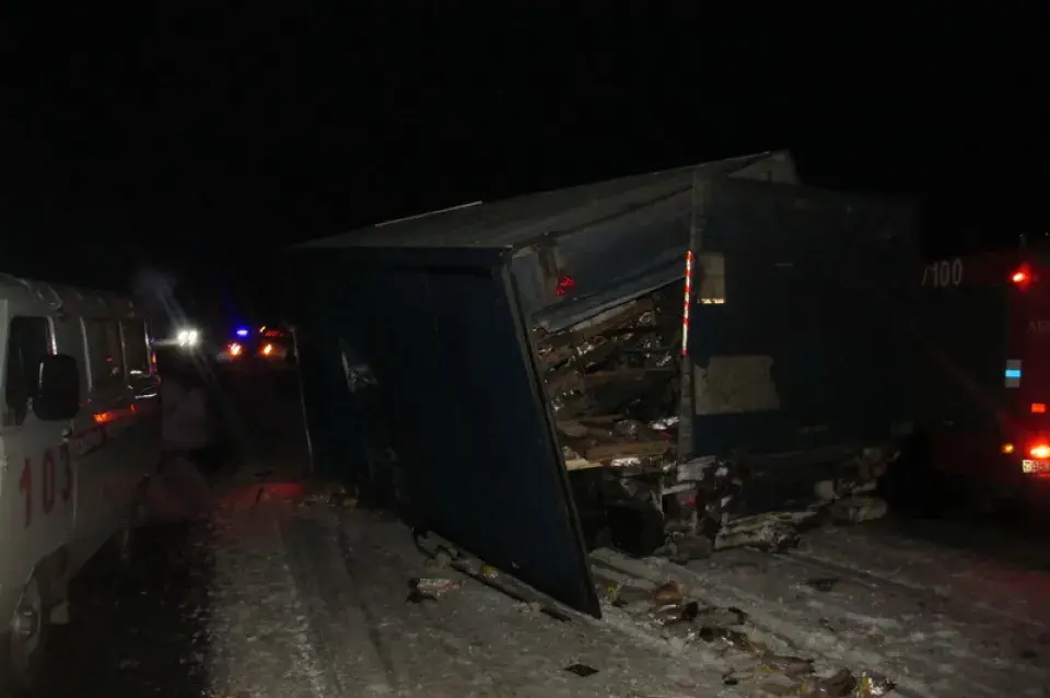 З'явіліся здымкі з месца ДТЗ, у якое пад Стоўбцамі трапіла маршрутка з дзецьмі