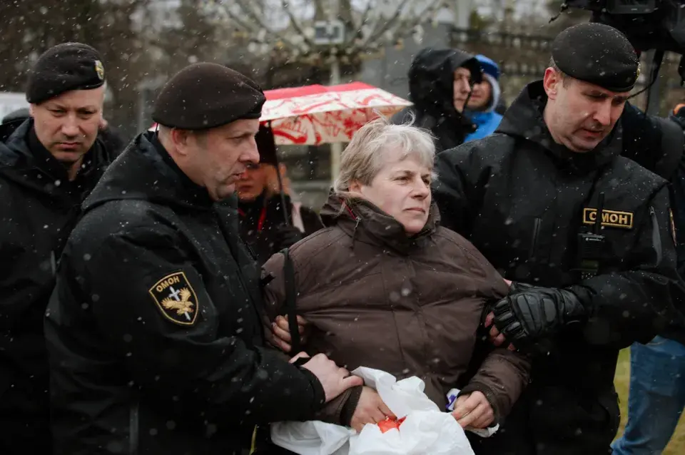 СК адмовіўся правяраць, ці законна АМАП хапае людзей на вулічных акцыях