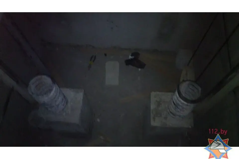 У Мінску мужчына з вышыні пятага паверха ўпаў у шахту ліфта (фота, відэа)
