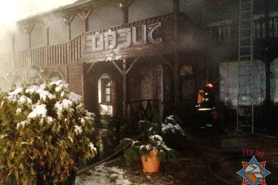 Каля Раўбічаў пад Мінскам гарэла кавярня (фота)