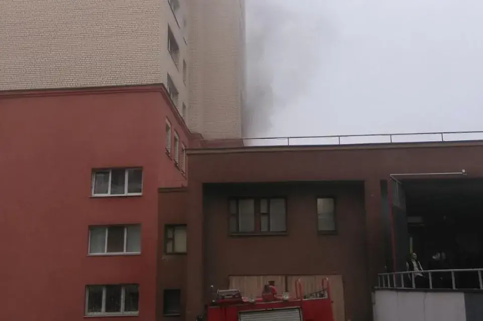 На пажары ў Мінску жанчына аказалася заблакаванай у ліфце