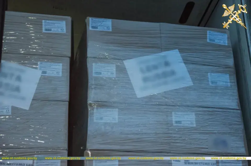 38 тон "санкцыйных" яблык везлі ў Беларусь пад выглядам італьянскіх цукерак
