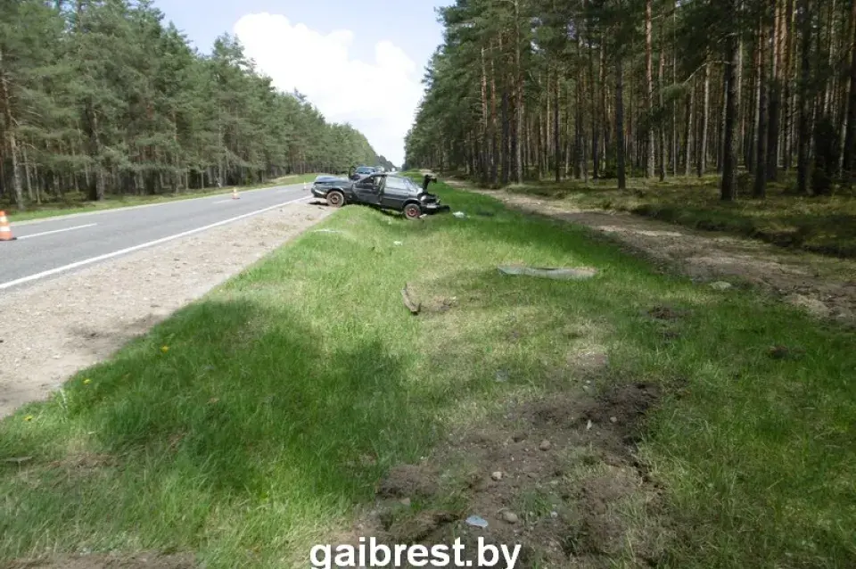 У Пружанскім раёне перакуліўся Audi, у кіроўцы сур'ёзныя траўмы (фота)