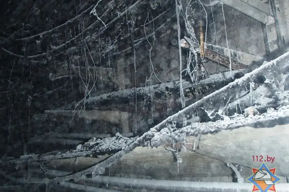 Пажар у кабельным калектары на Нямізе ўзнік з-за кароткага замыкання (фота)