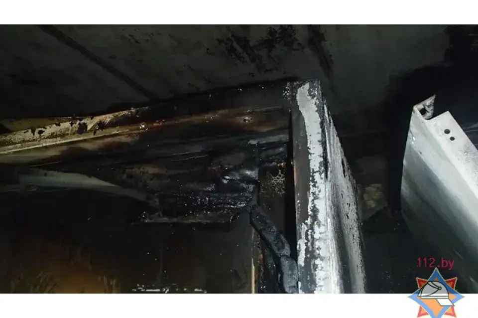 У Мінску ўначы з-за пажару ў краме эвакуявалі 27 чалавек (фота)